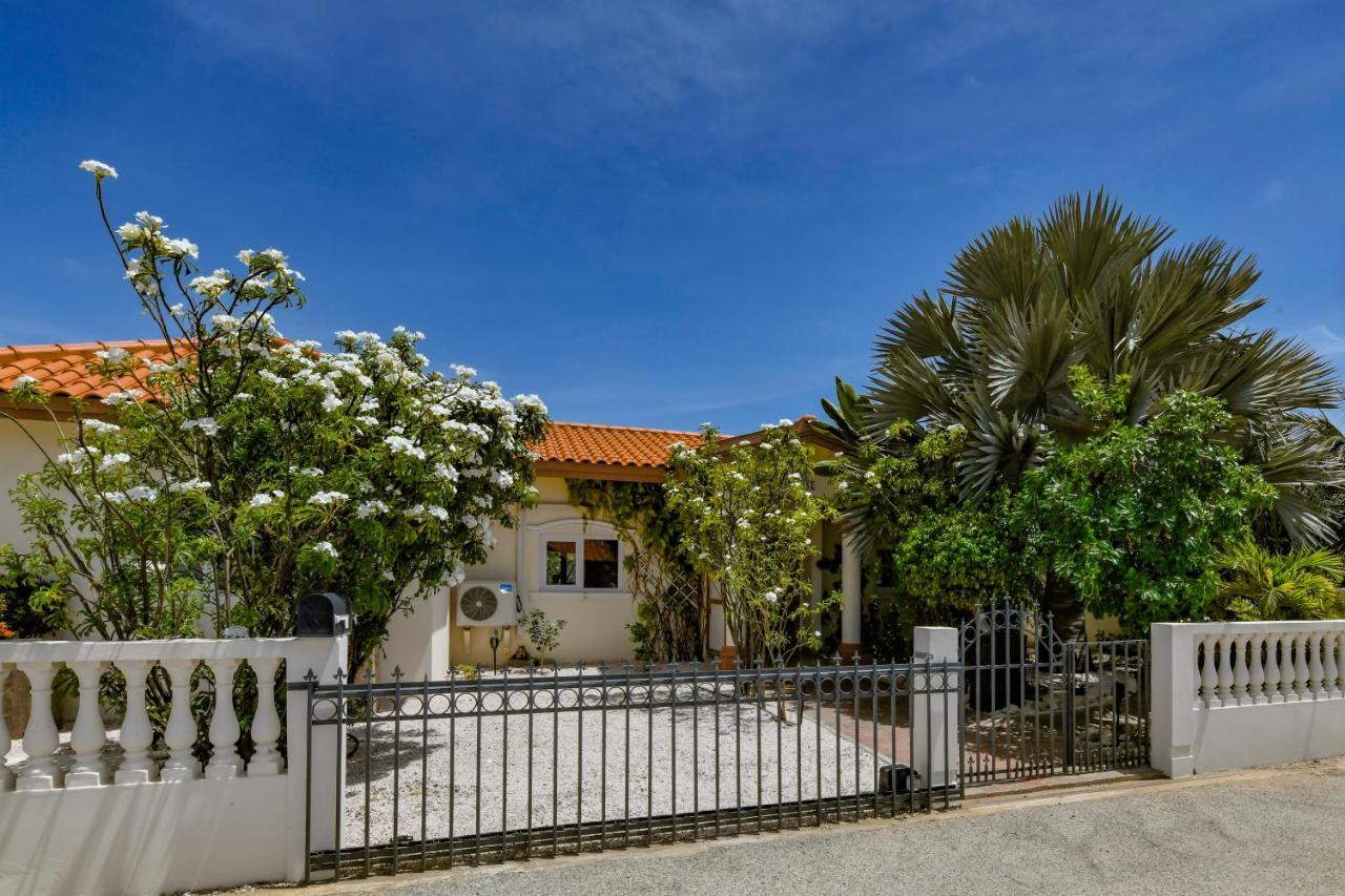 Villa Swiss Paradise With Private Pool Palm Beach Buitenkant foto